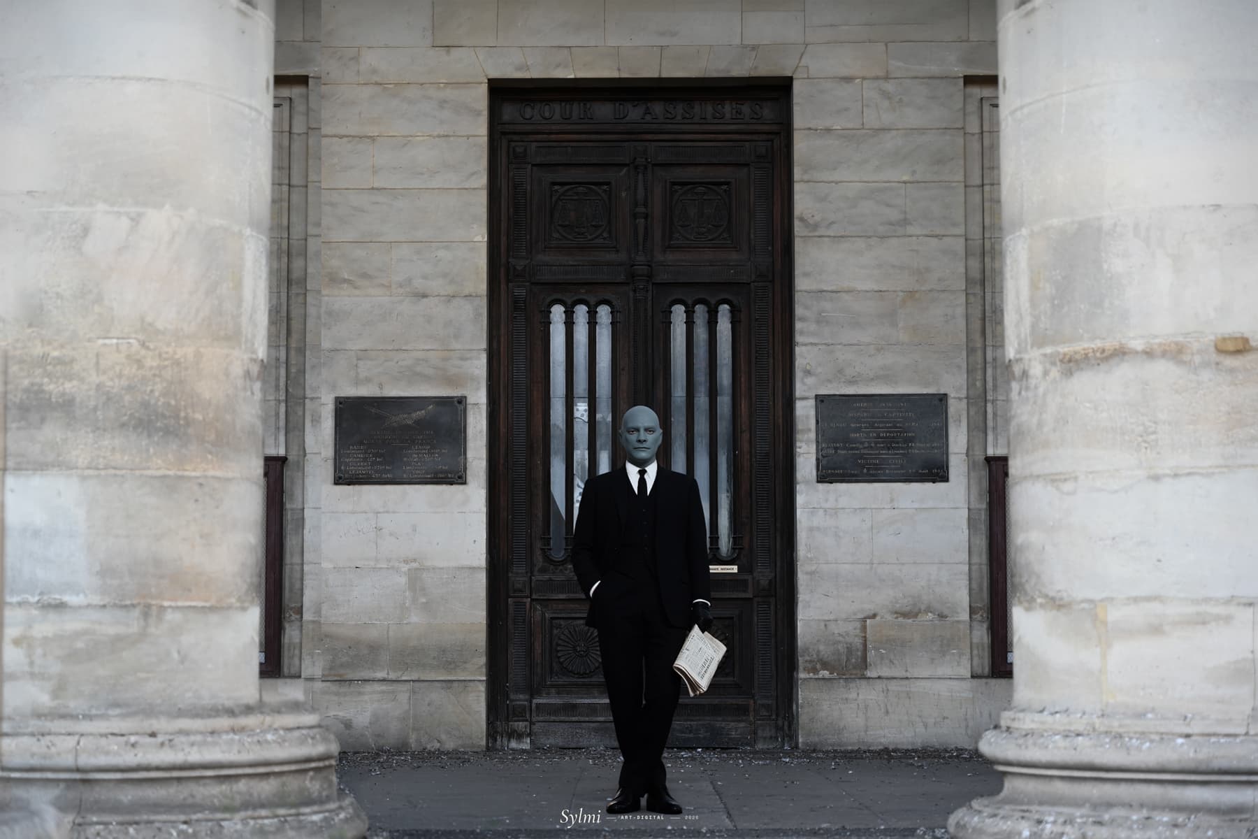Fantômas — L'Ombre du Palais devant l'ancien palais de justice de Caen, place Fontette — création Fine Art de Sylmi
